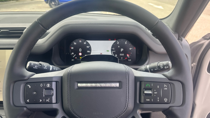 Land Rover Defender 3.0 D350 X-Dynamic HSE 110 5dr Auto Diesel Estate - Image 15